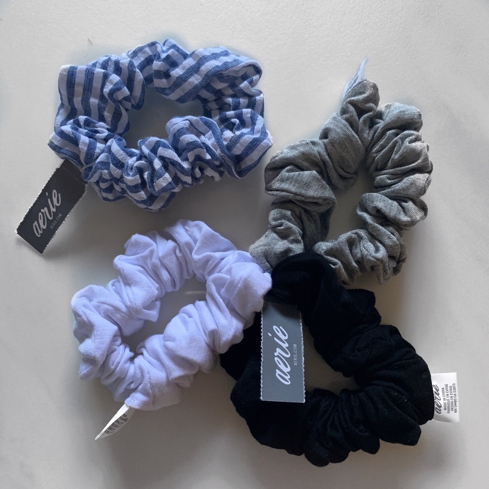 🦋2/$25 🦋 BRAND NEW AERIES  SCRUNCHIES